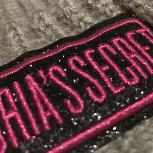 Victoria’s Secret~Gray Winter Angel Heart Logo Glitter Patches Pom Pom Hat Victoria main image 4